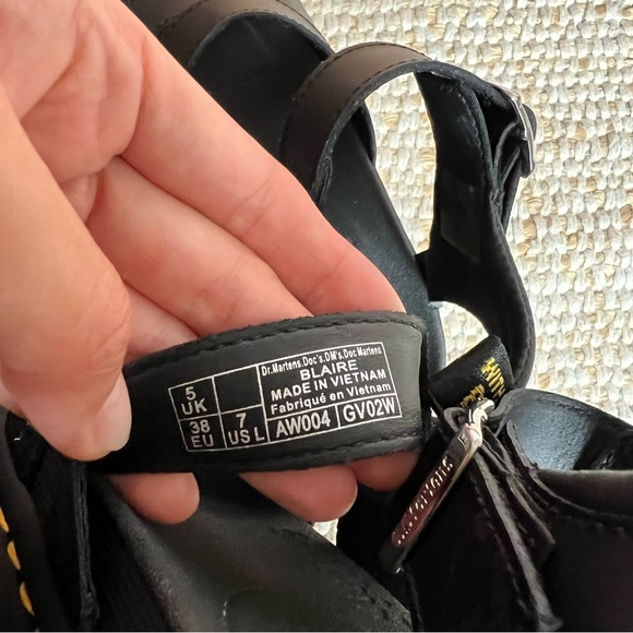 NWOT Dr. Martens Blaire Hydro Leather Strap Sandal - 7 - Picture 11 of 11
